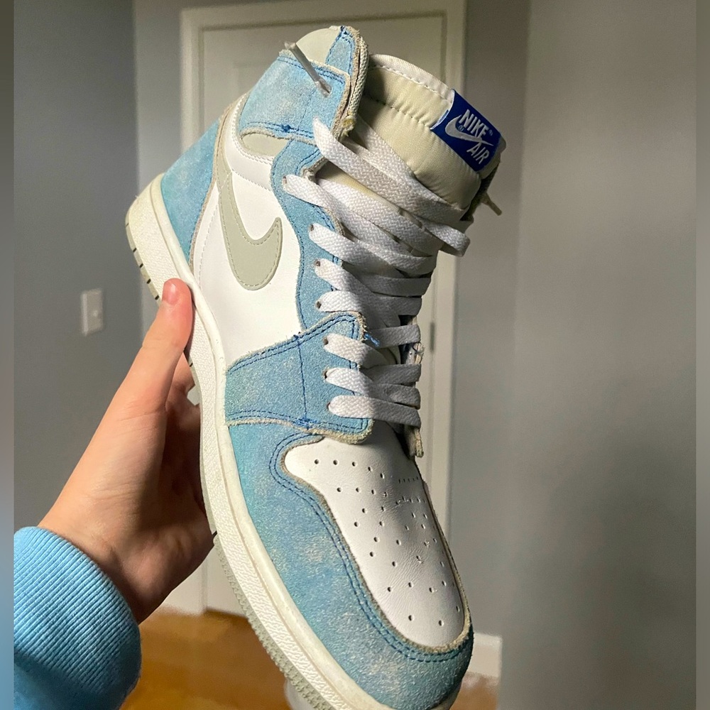 Jordan 1 hyper royals